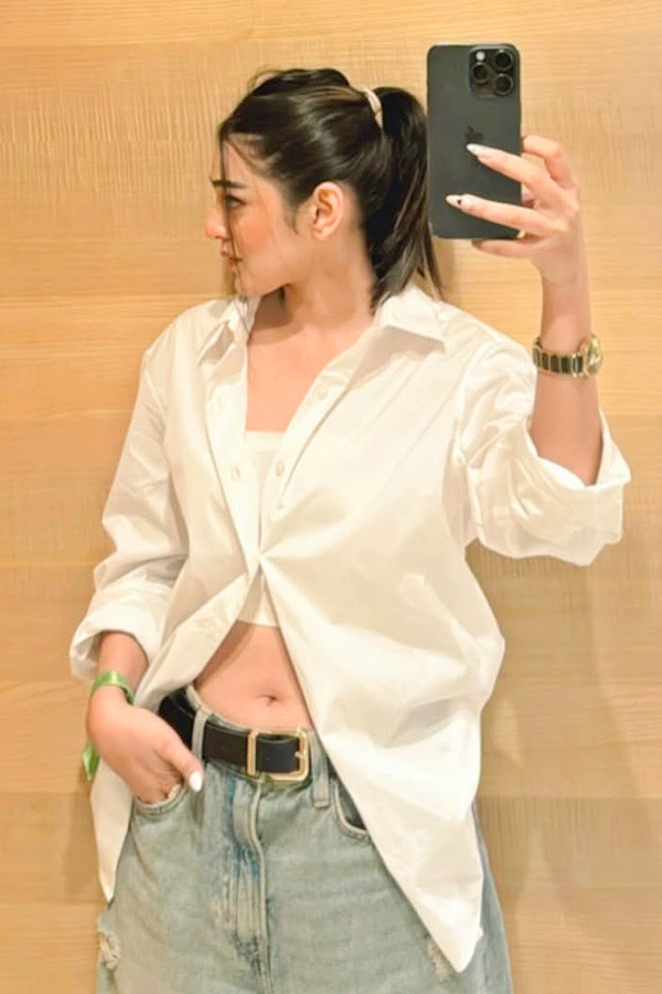Did RJ Mahvash Just Confirm Dating Yuzvendra Chahal With Her Viral Selfie? Photos3