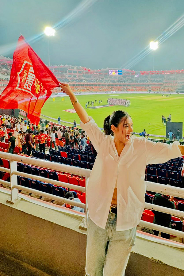 Did RJ Mahvash Just Confirm Dating Yuzvendra Chahal With Her Viral Selfie? Photos6