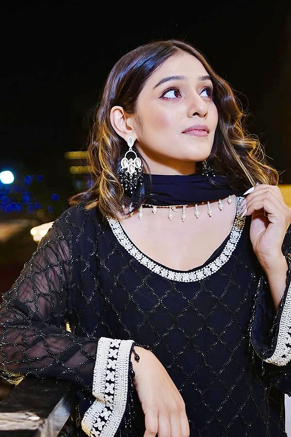 Did RJ Mahvash Just Confirm Dating Yuzvendra Chahal With Her Viral Selfie? Photos9