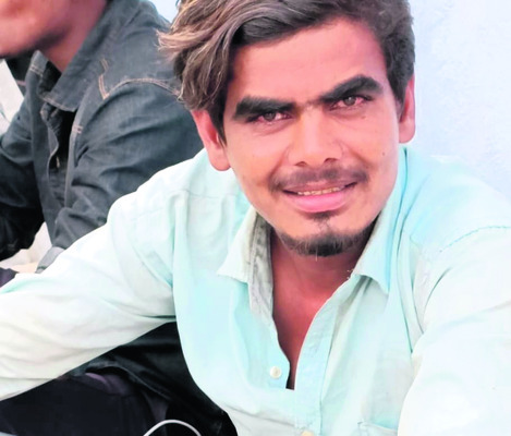 రోడ్డు ప్రమాదంలో ఇద్దరు యువకుల మృతి 1