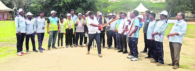 ఉత్సాహంగా క్రికెట్ పోటీలు4