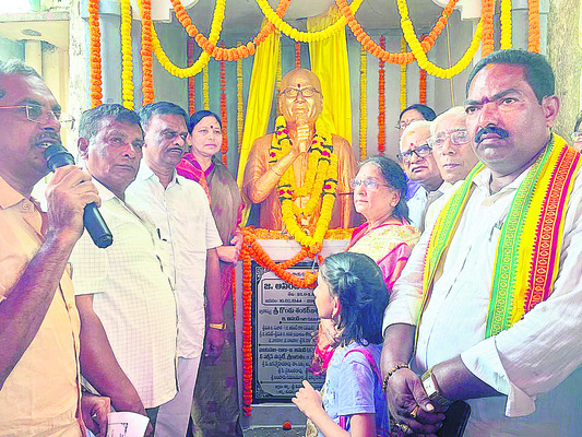కన్నుల పండువగా తెప్పోత్సవం 1