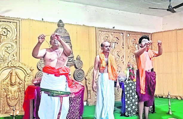 కనులపండువగా ఆదిశిలావాసుడి కల్యాణం
1