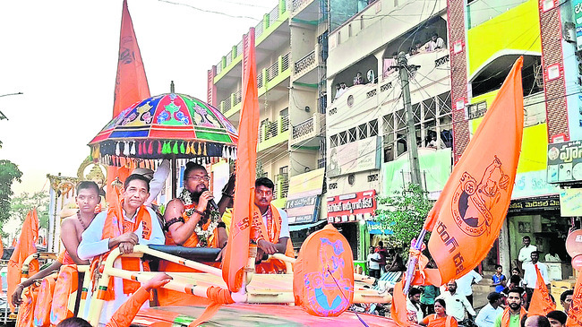 హిందూ ధర్మాన్ని కాపాడాలి1