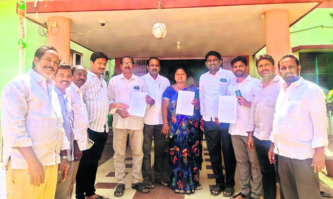 చేబ్రోలు కిరణ్‌పై కఠిన చర్యలు తీసుకోవాలి   1