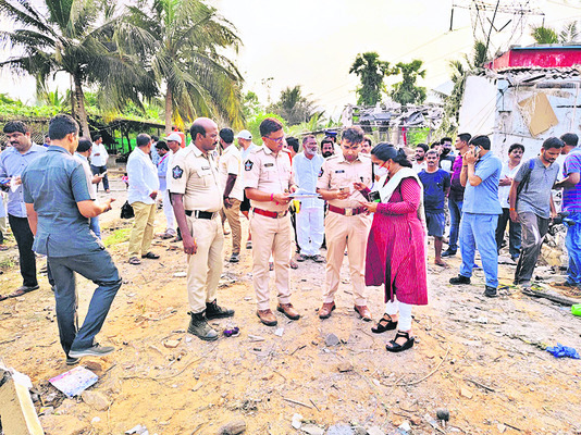 పగిలిన గుండెలు...3