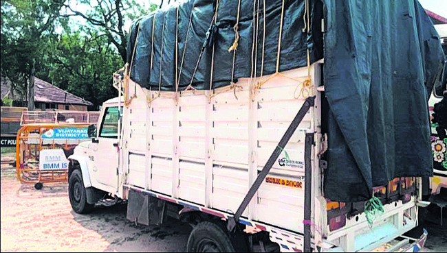రేషన్ బియ్యం పట్టివేత 1