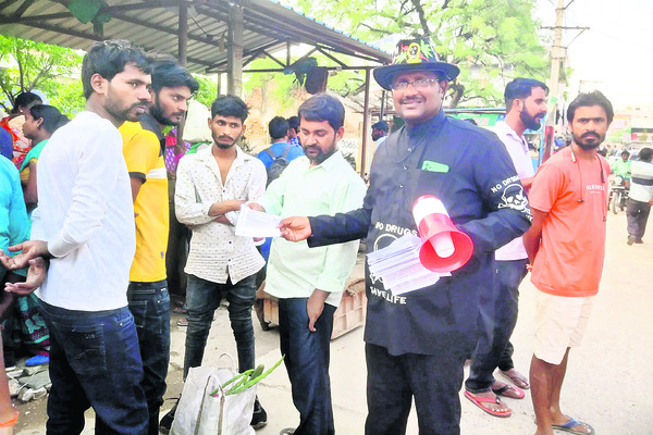 యాదగిరి నృసింహుడికి నిత్యారాధనలు
3