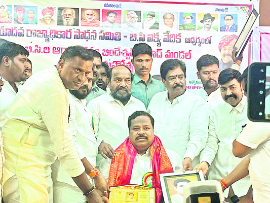 యాదగిరి నృసింహుడికి నిత్యారాధనలు
1
