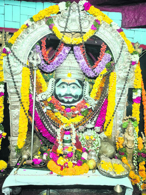 నేత్రపర్వంగా 1