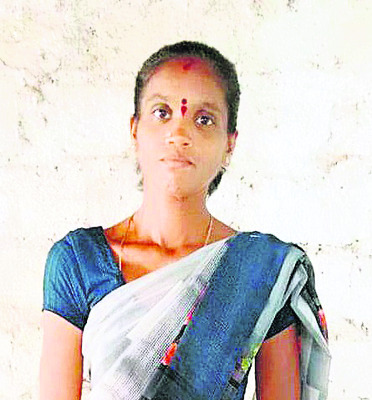 తండ్రి వచ్చేలోపే.. తనువు చాలించింది1