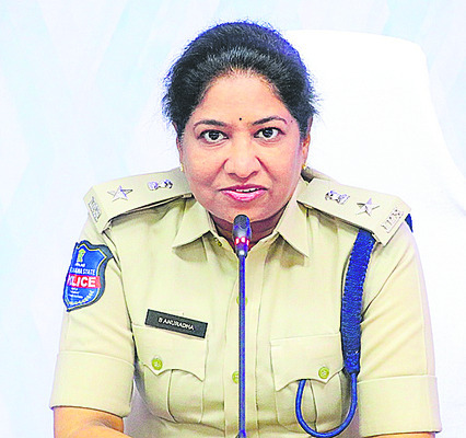 విద్వేషకర పోస్టులుపెడితే కేసులు: సీపీ
3