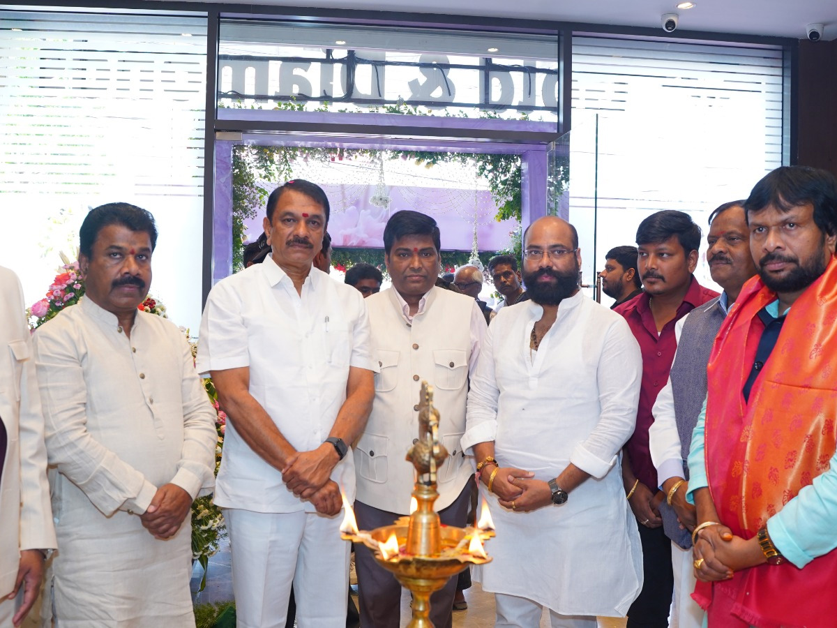 Actress Vaishnavi Chaitanya Launch Gold and Diamonds Store at Kothapet11