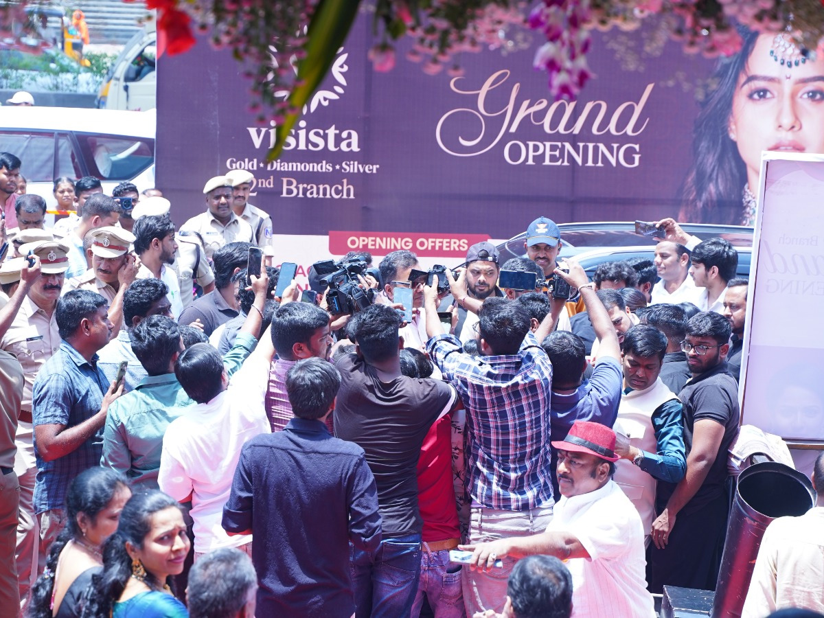 Actress Vaishnavi Chaitanya Launch Gold and Diamonds Store at Kothapet15