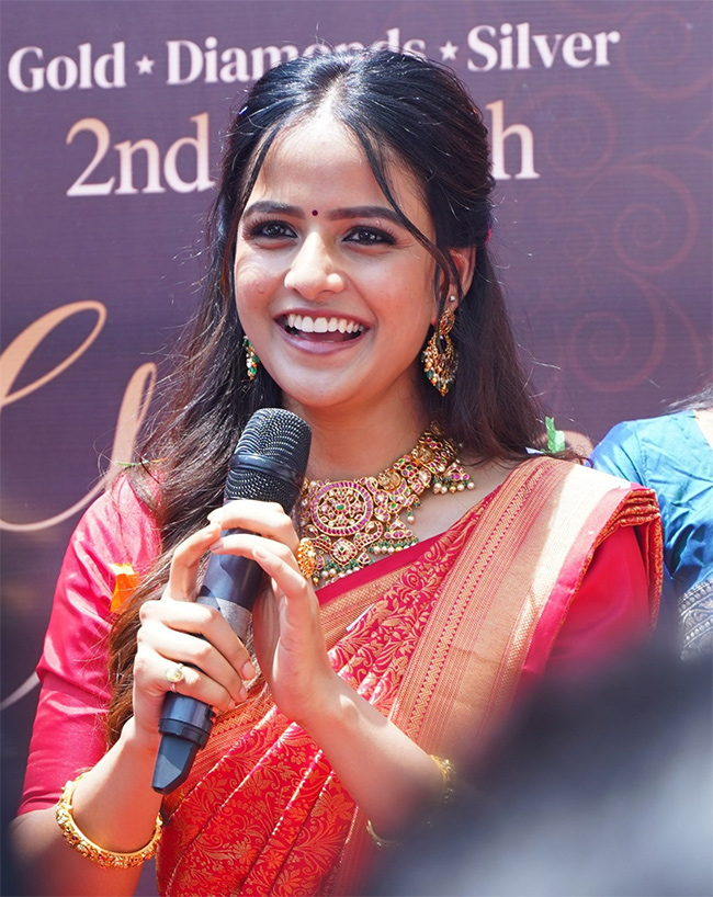 Actress Vaishnavi Chaitanya Launch Gold and Diamonds Store at Kothapet4