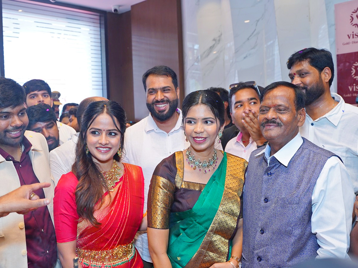 Actress Vaishnavi Chaitanya Launch Gold and Diamonds Store at Kothapet6