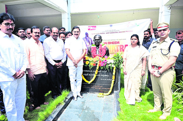 అంబేడ్కర్ ఆశయ సాధనకు కృషి చేయాలి 1