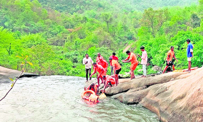 గల్లంతైన యువకులు మృతి 1