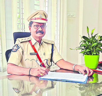 మహిళా పోలీస్ స్టేషన్ డీఎస్పీగా సత్యనారాయణ 2