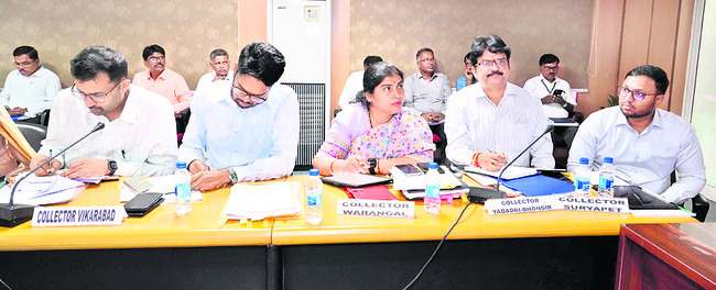 సీఎం సమావేశంలో కలెక్టర్లు 2