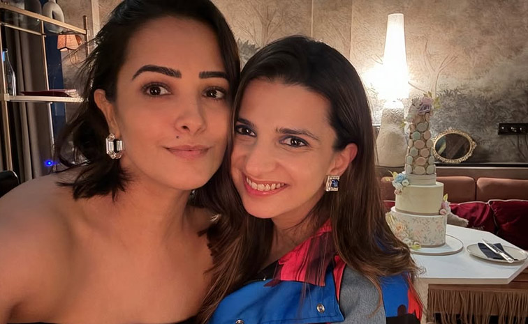 Anita Hassanandani 44th Birthday Celebrations Photos12