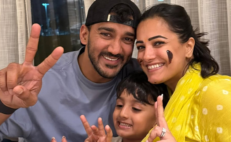 Anita Hassanandani 44th Birthday Celebrations Photos13