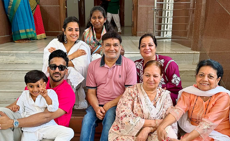 Anita Hassanandani 44th Birthday Celebrations Photos4