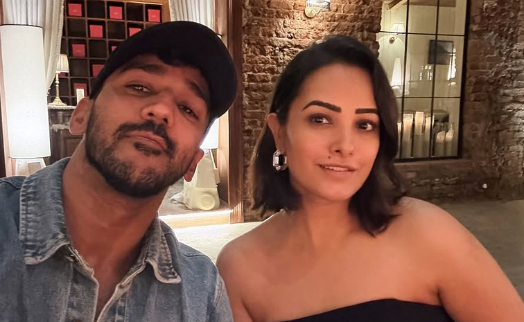 Anita Hassanandani 44th Birthday Celebrations Photos8