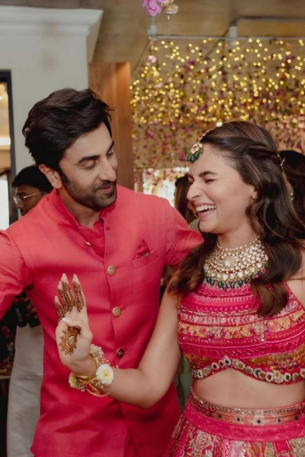 Ranbir Kapoor Heartfelt Admiration For Alia Bhatt On Their 3rd Wedding Anniversary Photos7