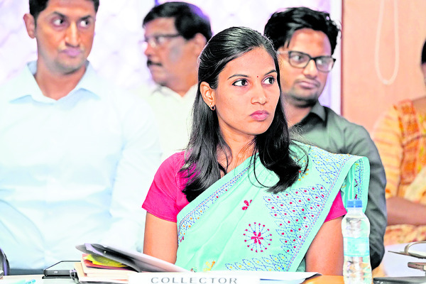 సీఎం సమావేశంలో కలెక్టర్లు 3