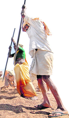మన పనుల్లో ఉత్తరాది కార్మికులు3