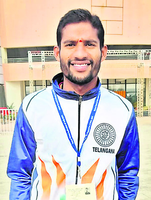క్రీడాప్రాంగణాల్లో పిచ్చిమొక్కలు 3