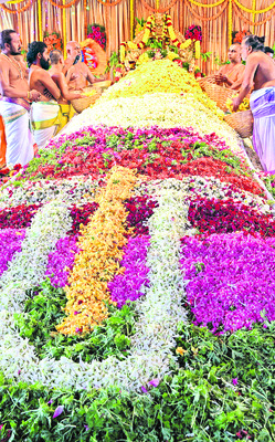 పువ్వులు విరిసె.. సీతాపతి మురిసె 1