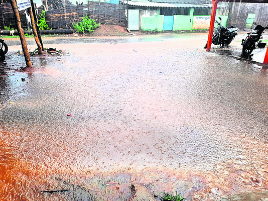 ఈదురు గాలులు వడగళ్ల వర్షం3