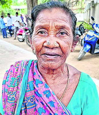 డీ పట్టాభూముల ఆక్రమణపై దళితుల ఆగ్రహం 2