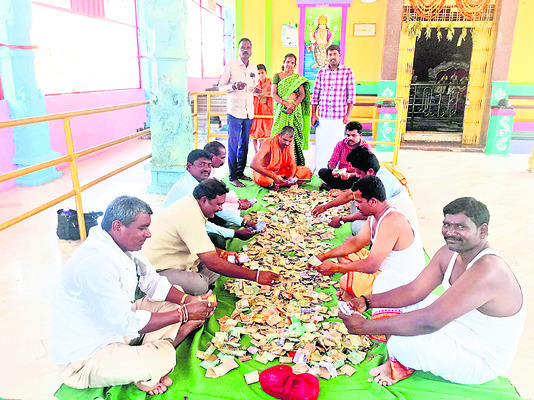 జీడికల్ హుండీ ఆదాయం రూ.1.42లక్షలు
2