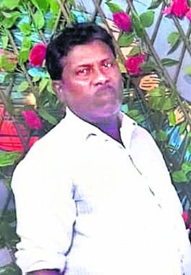 ట్రాక్టర్ను ఢీకొని ఒకరి మృతి1