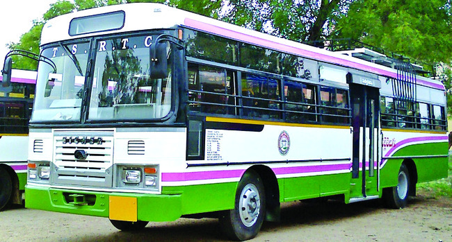 మహిళల చేతికి ప్రగతి చక్రాలు 1