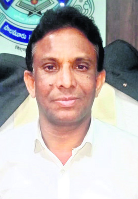 ఉద్యోగ ఆధారిత కోర్సులు ప్రవేశ పెడతాం..
1