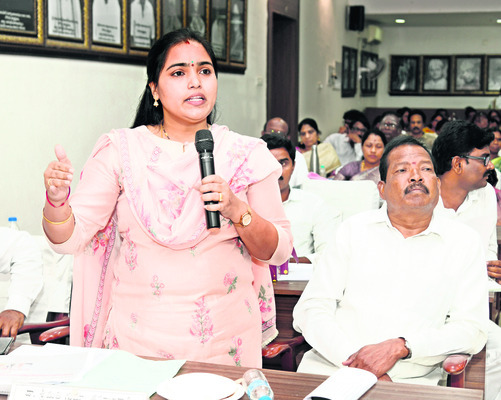 అభివృద్ధి పనులకు అడ్డంకులు 2