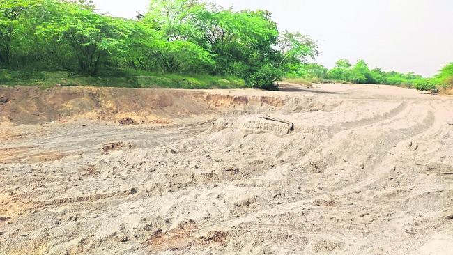 వాగులను తోడేస్తున్నారు! 2
