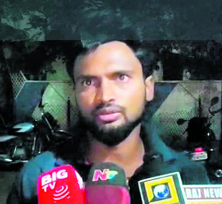 ఆదోనిలో ఎమ్మెల్యే పేరుతో పీఏ, అనుచరుల దందా 
1