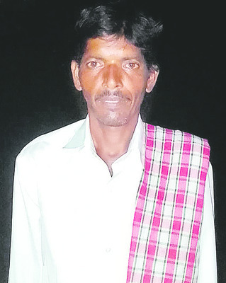 కొనుగోలు కేంద్రానికి ధాన్యం తీసుకెళ్తుండగా.. 1