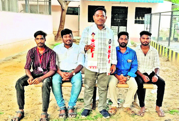 గురుకుల పాఠశాల విద్యార్థులకు పతకాలు 1