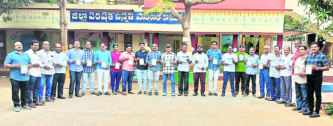 లక్ష్మీపురం డీలర్పై కూటమి నాయకుల దాడి
1