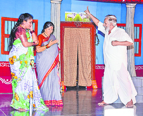 రైతుల దుస్థితిని కళ్లకు కట్టిన ‘అన్నదాత’ 1