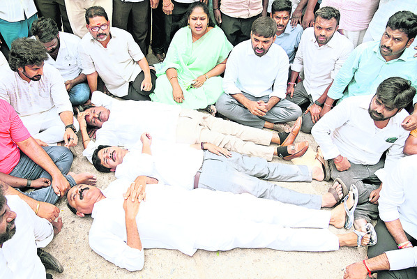 సిండికేట్‌.. అ‘ధర’హో!
2