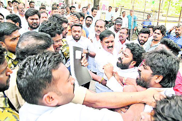 సిండికేట్‌.. అ‘ధర’హో!
6