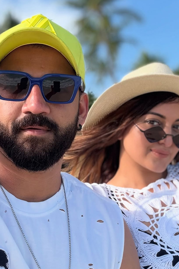 Sonakshi Sinha SLAMS Troll Claiming Her Divorce From Zaheer Iqbal Photos12