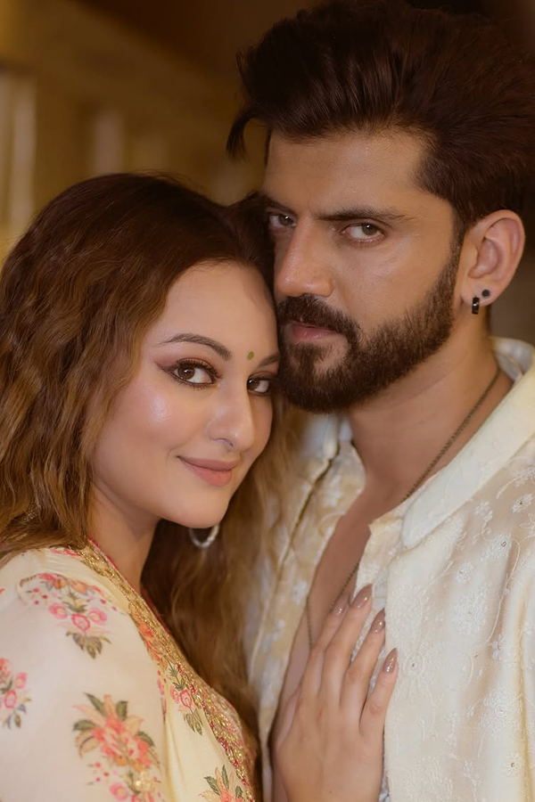 Sonakshi Sinha SLAMS Troll Claiming Her Divorce From Zaheer Iqbal Photos14